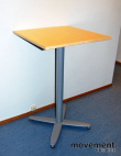 Solgt!Kinnarps T-serie kvadratisk ståbord - 1 / 2