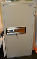 Brannsafe fra Nordsec med nøkkel, 59cm bredde, 120cm høyde, pent brukt