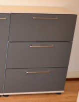 Skap med 3 arkivskuffer for hengemapper, i lysegrått / grått, 114,5cm høyde, pent brukt