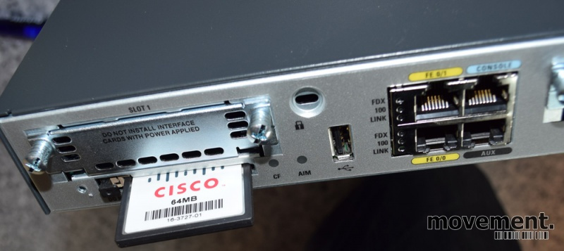 Solgt!Cisco 1841 Router, V06, med WIC 1T - 5 / 6