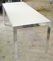 Møtebord / konferansebord / skrivebord fra Unifor i frostet hvitt glass / krom, 180x70cm, passer 6-8 personer, pent brukt