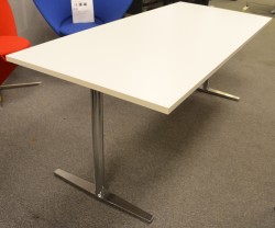 Møtebord / kantinebord fra Materia i hvitt / krom understell, 180x80cm, pent brukt