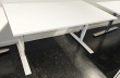 Solgt!Kompakt skrivebord 140x80cm i - 1 / 3