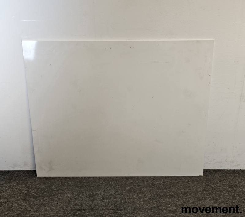 Vegghengt whiteboard i hvitt fra