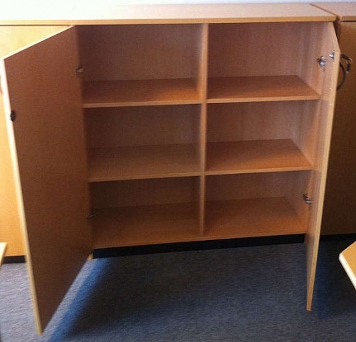Solgt!Kinnarps skap med dører 120cm - 2 / 2
