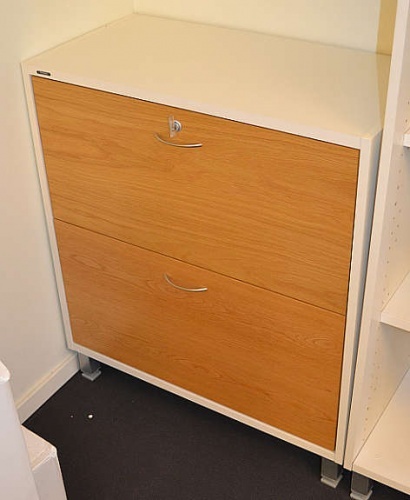 Solgt!Oppbevaringsseksjon 90cm høy, i