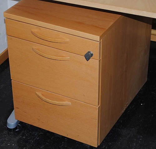 Solgt!Skuffseksjon på hjul i bøk fra - 1 / 3