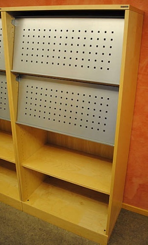 Solgt!HovDokka brosjyrereol i bjerk, pent - 1 / 3