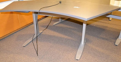 Solgt!Elektrisk hevsenk skrivebord i - 1 / 4