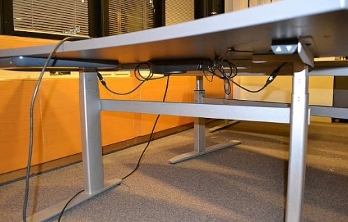 Solgt!Elektrisk hevsenk skrivebord i - 2 / 4