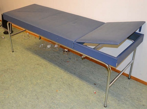 Solgt!Legebenk / behandlingsbenk trukket - 2 / 2