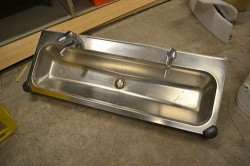 Vask i rustfritt stål for veggfeste, 120cm bredde, pent brukte, NY PRIS