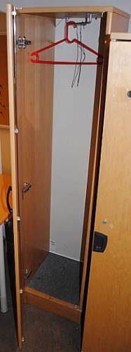 Solgt!Kinnarps garderobeskap i bjerk, - 3 / 3