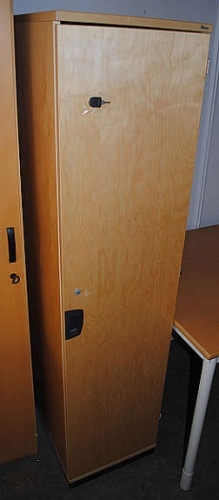 Solgt!Kinnarps garderobeskap i bjerk, - 2 / 3