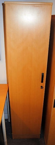 Solgt!Kinnarps garderobeskap i bøk for - 1 / 4