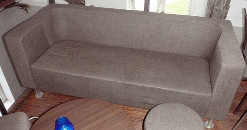 Solgt!Kompakt 3seter sofa i beige fra