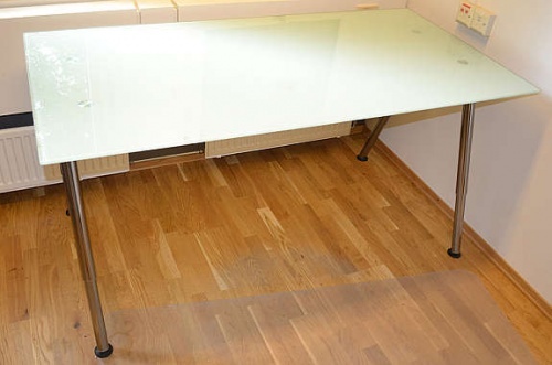 IKEA Galant skrivebord i glass 160x80cm,pent brukte IKEA Galant skrivebord i glass 160x80cm,pent brukte