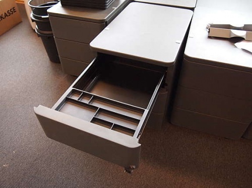 Solgt!Moderne design-skuffseksjoner i - 2 / 2
