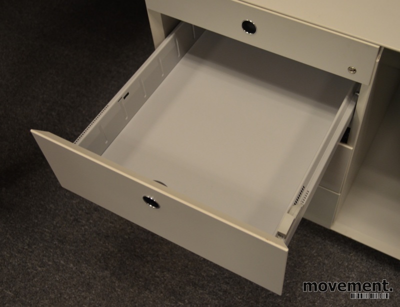 Solgt!Design-skjenk på hjul fra Fantoni - 4 / 5