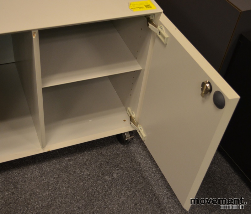 Solgt!Design-skjenk på hjul fra Fantoni - 3 / 5