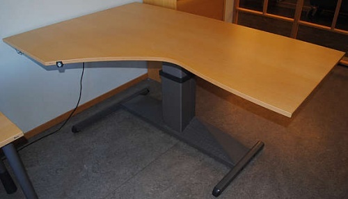 Solgt!Kinnarps elektrisk hevsenk - 1 / 3