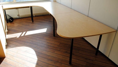 Solgt!Skrivebord, stor hjørneløsning i - 1 / 3