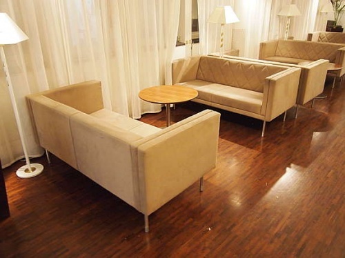 Solgt!2seter sofa i beige mikrofiber, - 2 / 2
