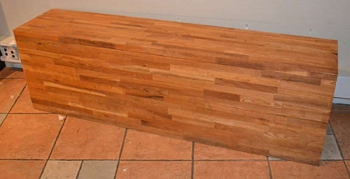 Solgt!Liten benk i eik til å feste på - 1 / 2