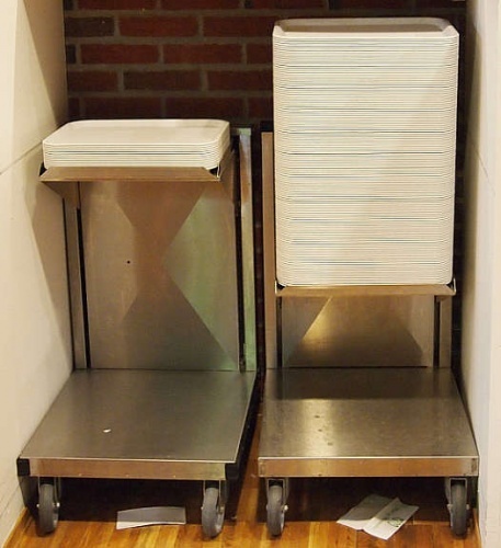 Solgt!Brettdispenservogn for kantine i
