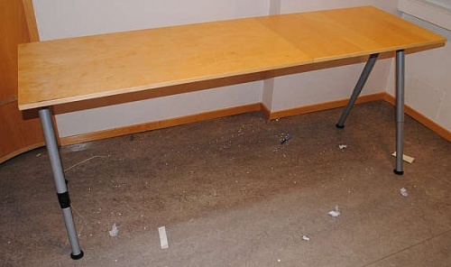 Solgt!Skrivebord 140x80 i bøk, pent brukt
