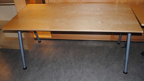 Solgt!Skrivebord 160x80cm i bjerk, pent