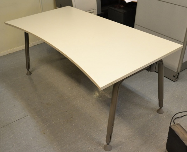 Solgt!Skrivebord i lys grå fra EFG, - 3 / 3