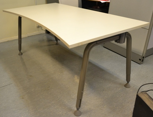Solgt!Skrivebord i lys grå fra EFG, - 2 / 3