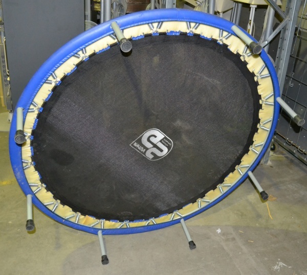 Solgt!Trampoline Ø=140cm, pent brukt - 2 / 2