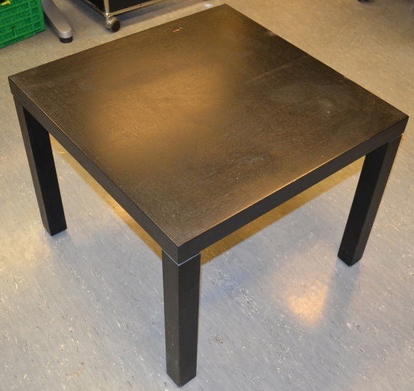 Solgt!Lite, sort, kvadratisk 60x60cm bord - 1 / 5
