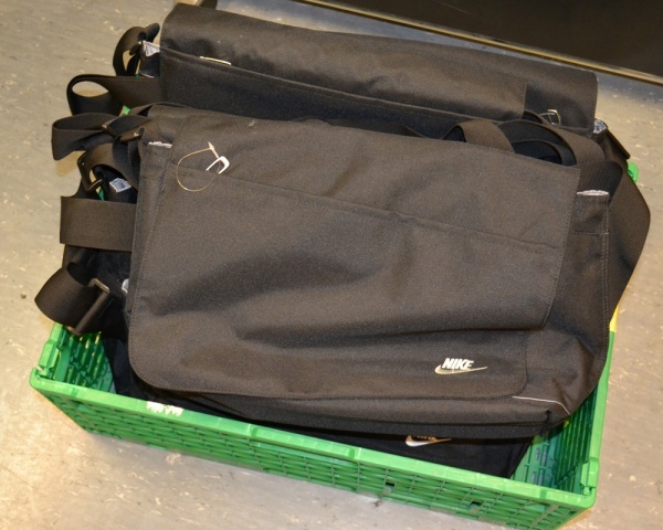 Solgt!Nike skulderbag, 8stk selges - 1 / 3