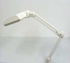Luxo FL-18 skrivebordslampe i hvitt, pent brukt