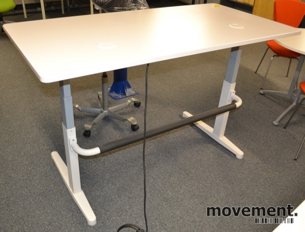 Solgt!Vitra elektrisk hevsenk skrivebord - 1 / 3