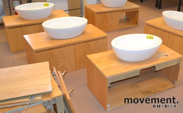 Solgt!HTH Servantskap i eik, med - 2 / 2