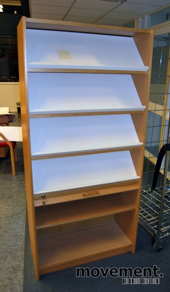 Solgt!Brosjyrehylle i eik/hvitt med - 2 / 2