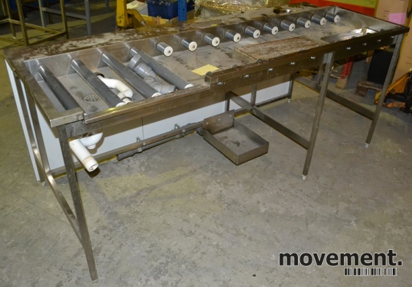 Solgt!Oppvaskbenker for storkjøkken med - 8 / 9