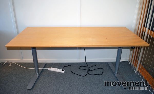 Solgt!Kompakt skrivebord i bjerk med el. - 1 / 2