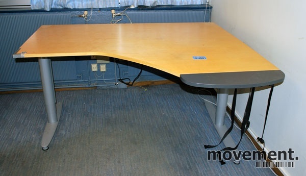 Solgt!Kinnarps T-serie skrivebord i bjerk - 1 / 3