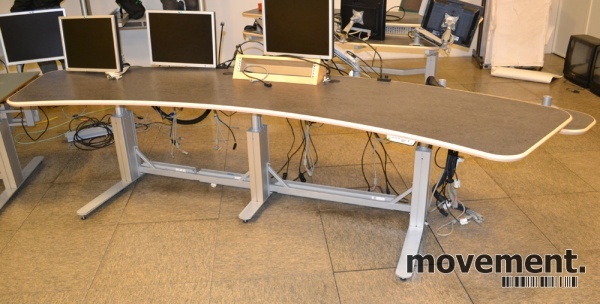 Solgt!Buet skrivebord for kontrollrom / - 1 / 7