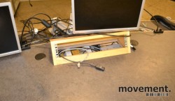 Buet skrivebord for kontrollrom / kommandosentral med el.hevsenk, pent brukt