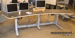 Buet skrivebord for kontrollrom / kommandosentral med el.hevsenk, pent brukt