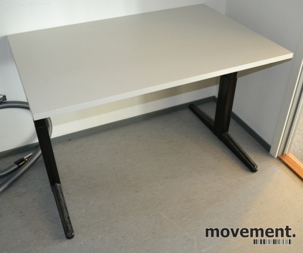 Solgt!Skrivebord fra Martela i lyst - 1 / 4