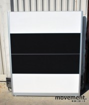 Skillevegger i sort / hvitt fra Kinnarps selges samlet, 145 cm høyde, pent brukt
