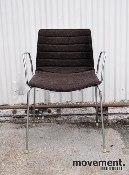 Arper Catifa loungestol, italienskdesign stol i brunt krom Arper Catifa loungestol, italienskdesign stol i brunt krom