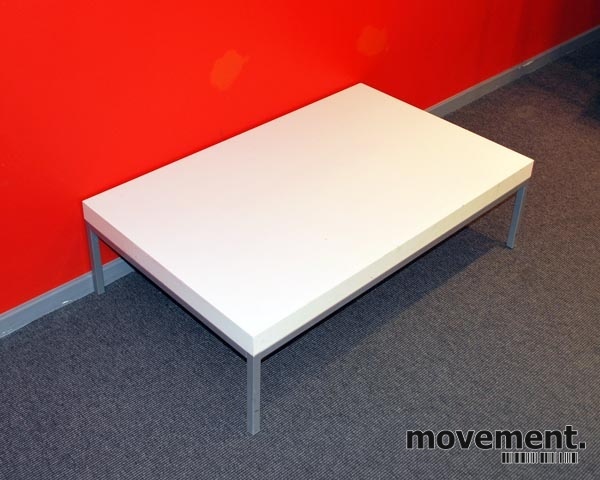 IKEA Klubbo hvitt loungebord sofabord,28 cm høyde, 97 cm IKEA Klubbo hvitt loungebord sofabord,28 cm høyde, 97 cm